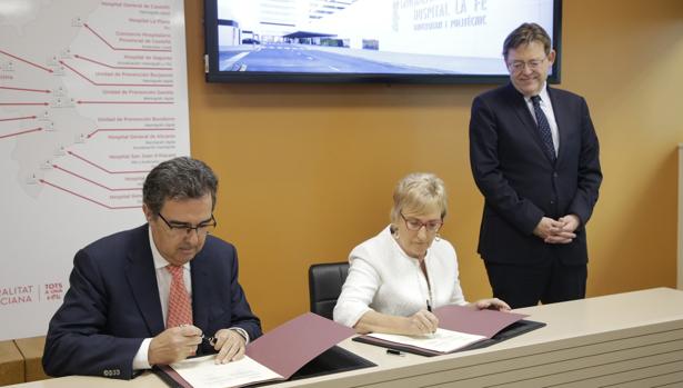 Imagen de la firma del convenio entre la Fundación Amancio Ortega y la Generalitat del pasado 24 de octubre