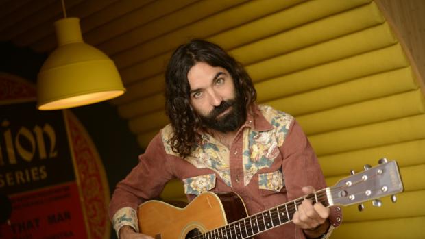 El compositor y cantante ha afirmado que con «El Sultán de La Sagra» homenajea a los inmigrantes