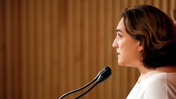 La alcaldesa en funciones ha comparecido esta tarde antes de reunirse con la coordinadora de BComú