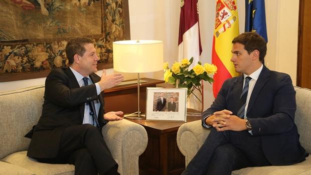 Emiliano García-Page y Albert Rivera, en un encuentro en el Palacio de Fuensalida