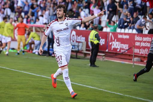 Eugeni Valderrama está cedido por el Huesca y se antoja imposible que el Huesca, que ha bajado a Segunda División, les vuelva a prestar a uno de los mejores jugadores de la categoría