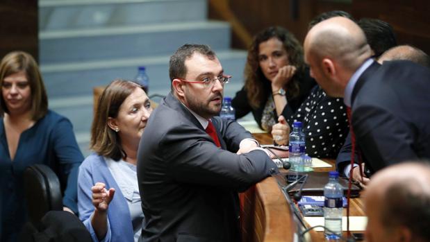 El socialista Adrián Barbón, que ayer no logró ser investido presidente del Principado de Asturias