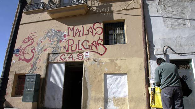 Imagen de archivo de un edificio de okupas en Valencia