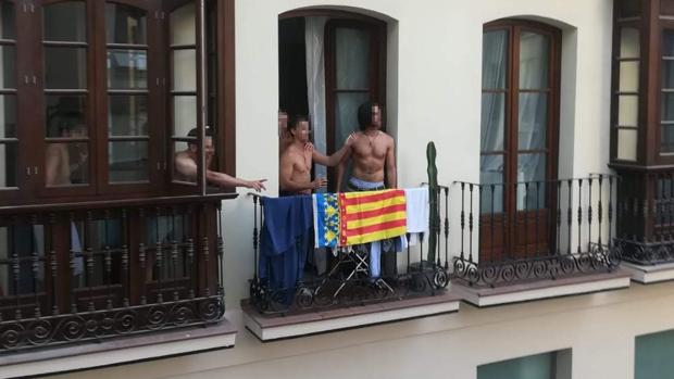 Imagen del apartamento turístico con la bandera de la Comunidad Valenciana