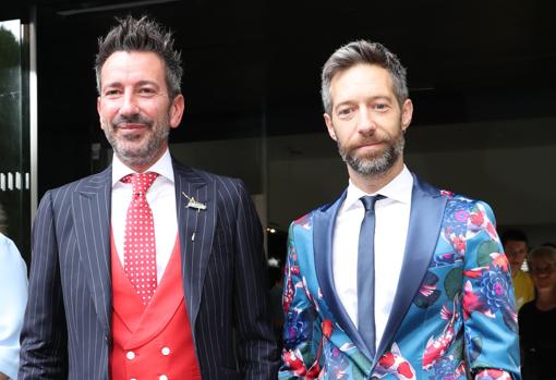 David Valldeperas y su pareja, durante la boda de Belén Esteban