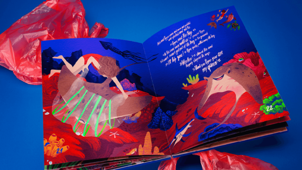 The Ocean Plastic Book está fabricado con el plástico recogido del mar