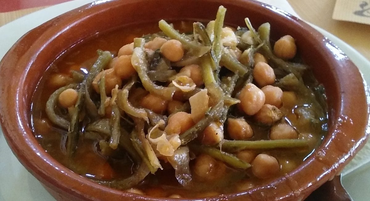 El potaje con tagarninas, un plato que seguramente se ofrezca durante la Semana de la Tagarnina de Chiclana.