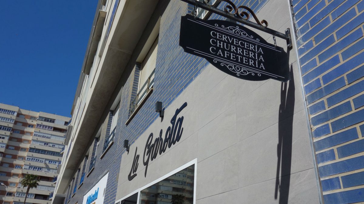 El local se ubica donde anteriormente había otra churrería, en la plaza de Jerez