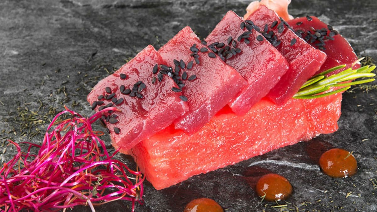 Sashimi de lomo de atún sobre sandía | Francisco Fontanilla