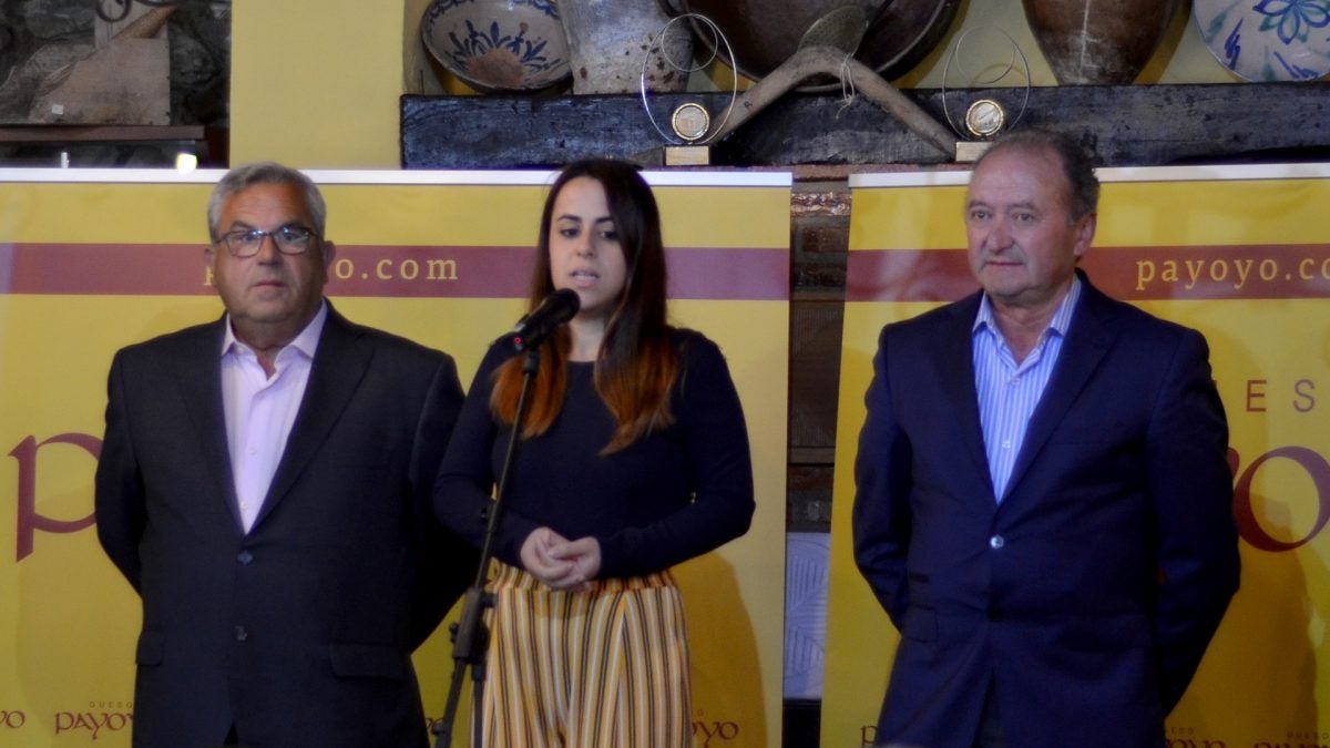 Carlos Ríos junto a su hija, Ana Ríos, y Andrés Piña durante la celebración del vigésimo aniversario