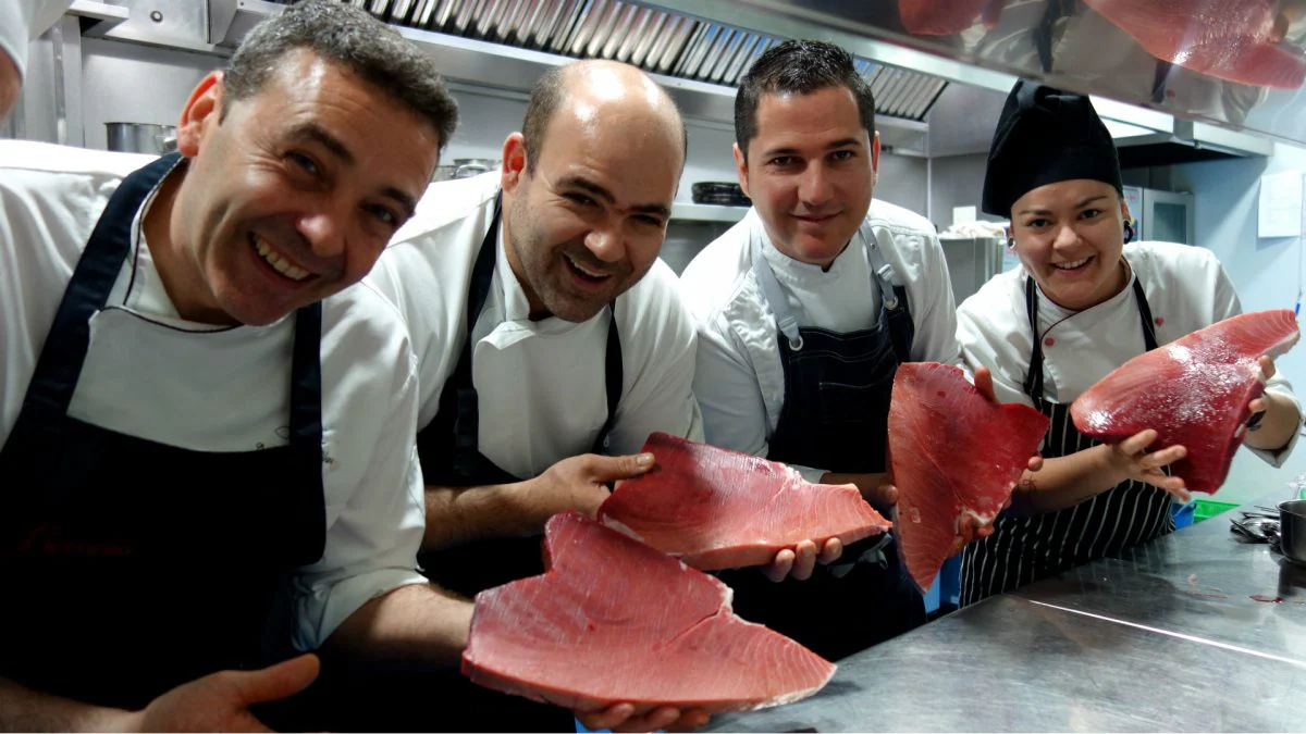 El menú degustación ofrece diez partes diferentes de atún rojo salvaje de almadraba