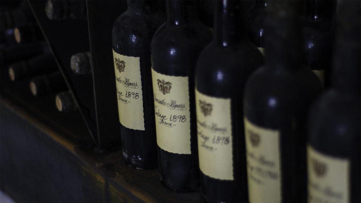 En el botellero histórico se conservan referencias de González Byas desde su fundación en 1835