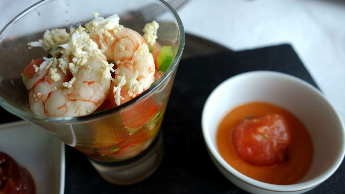 Salpicón de gamba blanca y tomate de colgar con salmorejo