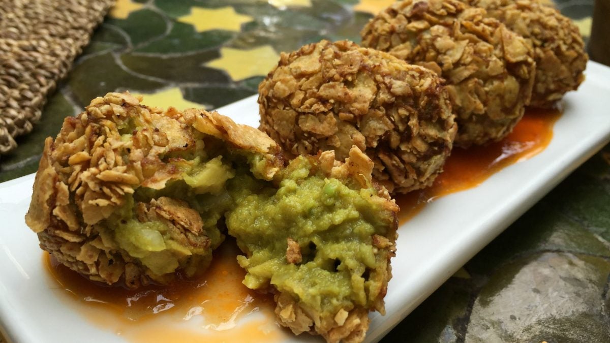 Sus famosas 'croquemoles', croquetas de guacamole