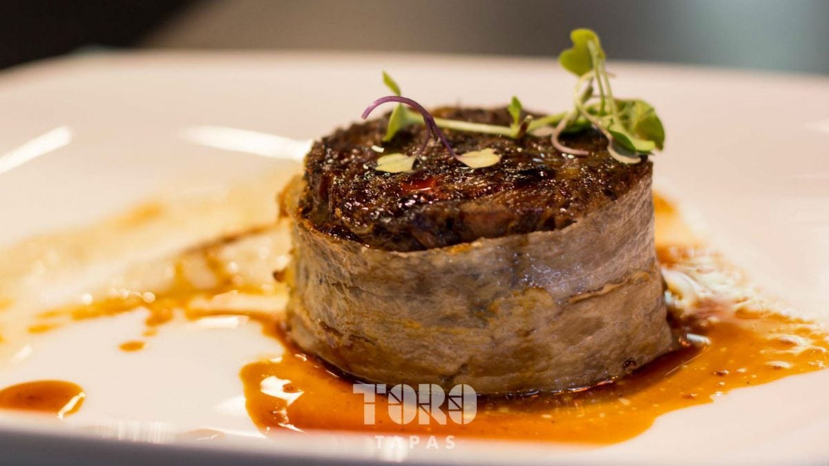 Rabo de toro al oloroso con panceta Cinco Jotas en su jugo