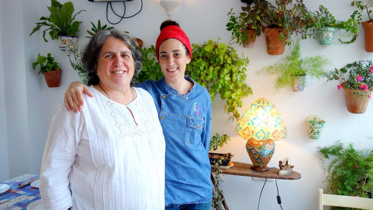 María Triana y Cuqui González, madre e hija, son los pilares de La Azotea de María.