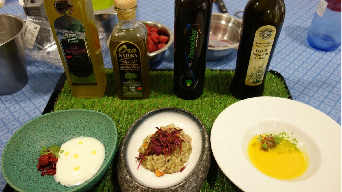 Los tres platos elaborados en el showcooking, cada uno con el aceite más adecuado.