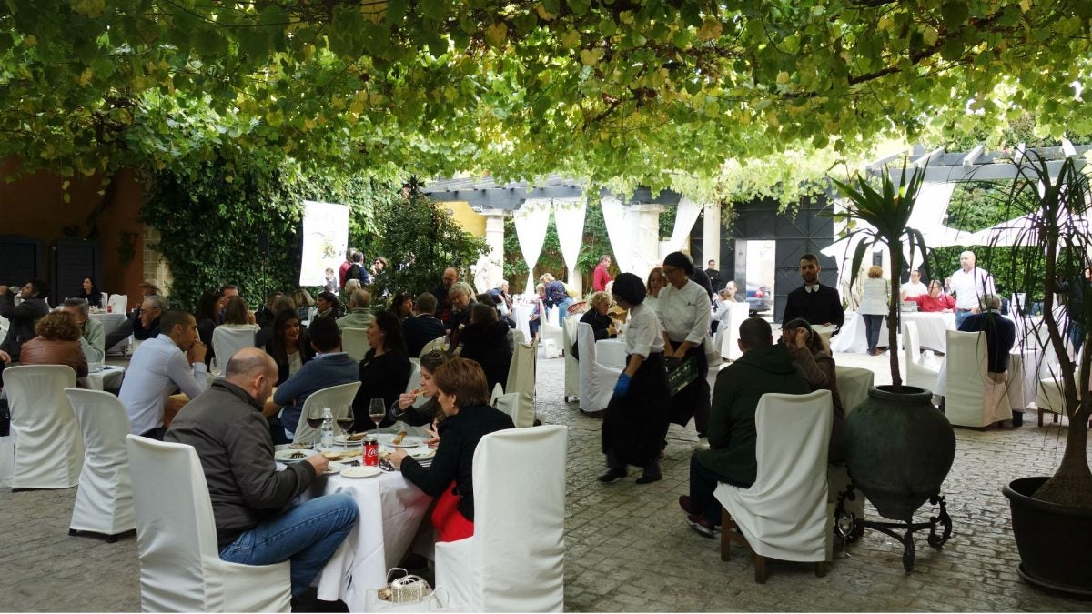 El patio de Bodejas El Cortijo registró un gran ambiente durante las jornadas.