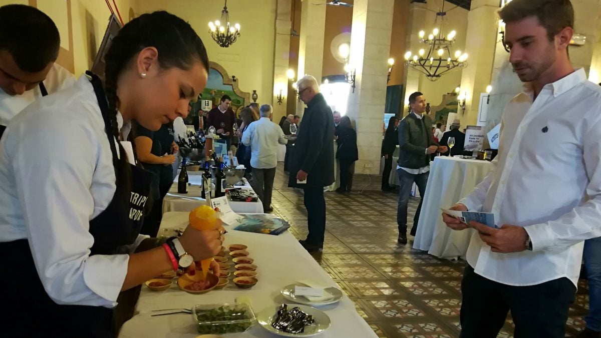 El personal de los establecimientos elaboraba la tapa al momento.