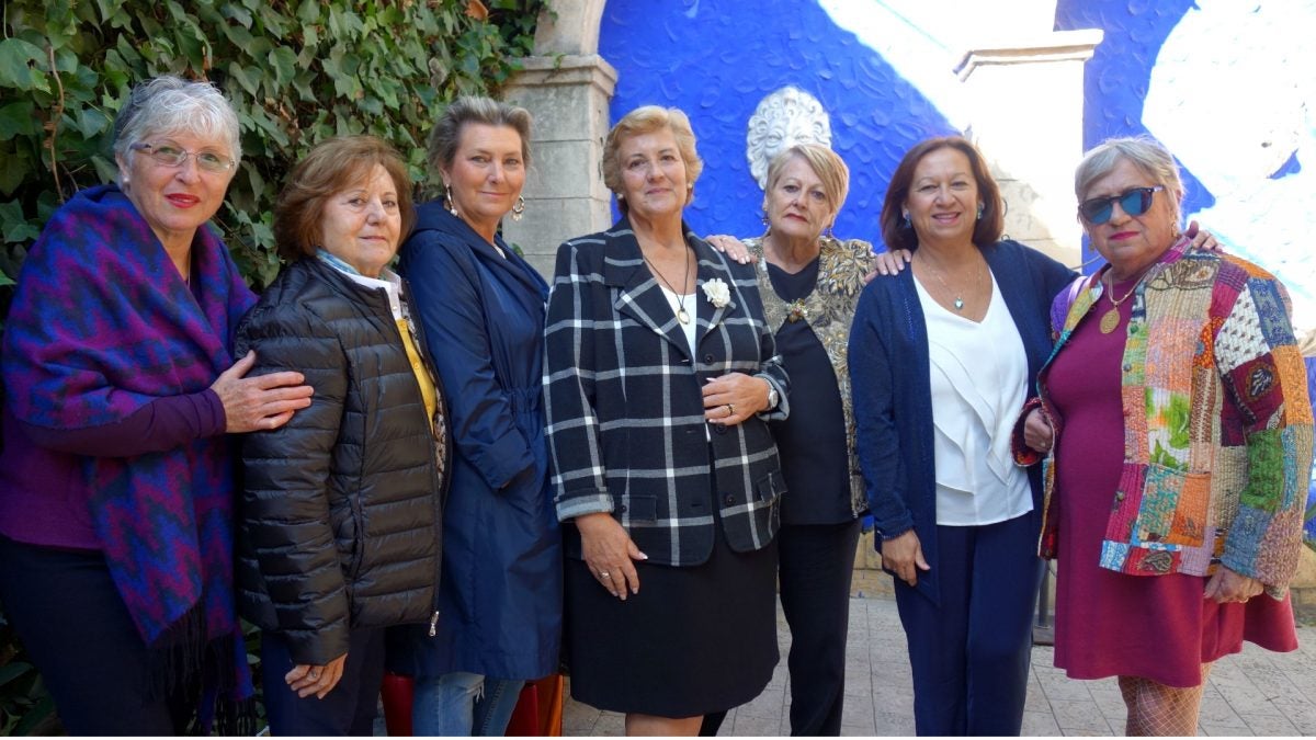 María Luisa de la Osa, en el centro, junto a sus compañeras de El Almirez.