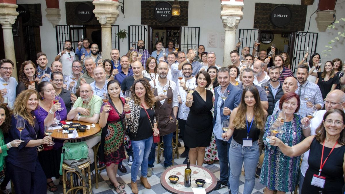 El evento contó con la participación de unas 80 personas que probaron 33 vinos diferentes.