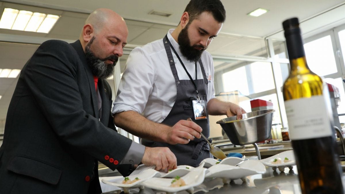 Durante la elaboración de los platos en la Final de Copa Jerez. | G.C.