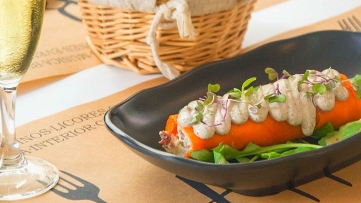 El canelón de salmón con puerros es uno de los platos estrella desde su apertura.