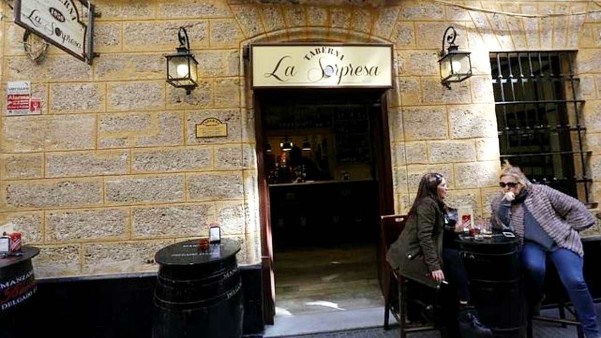 La Taberna La Sorpresa, en la calle Arbolí de Cádiz. 