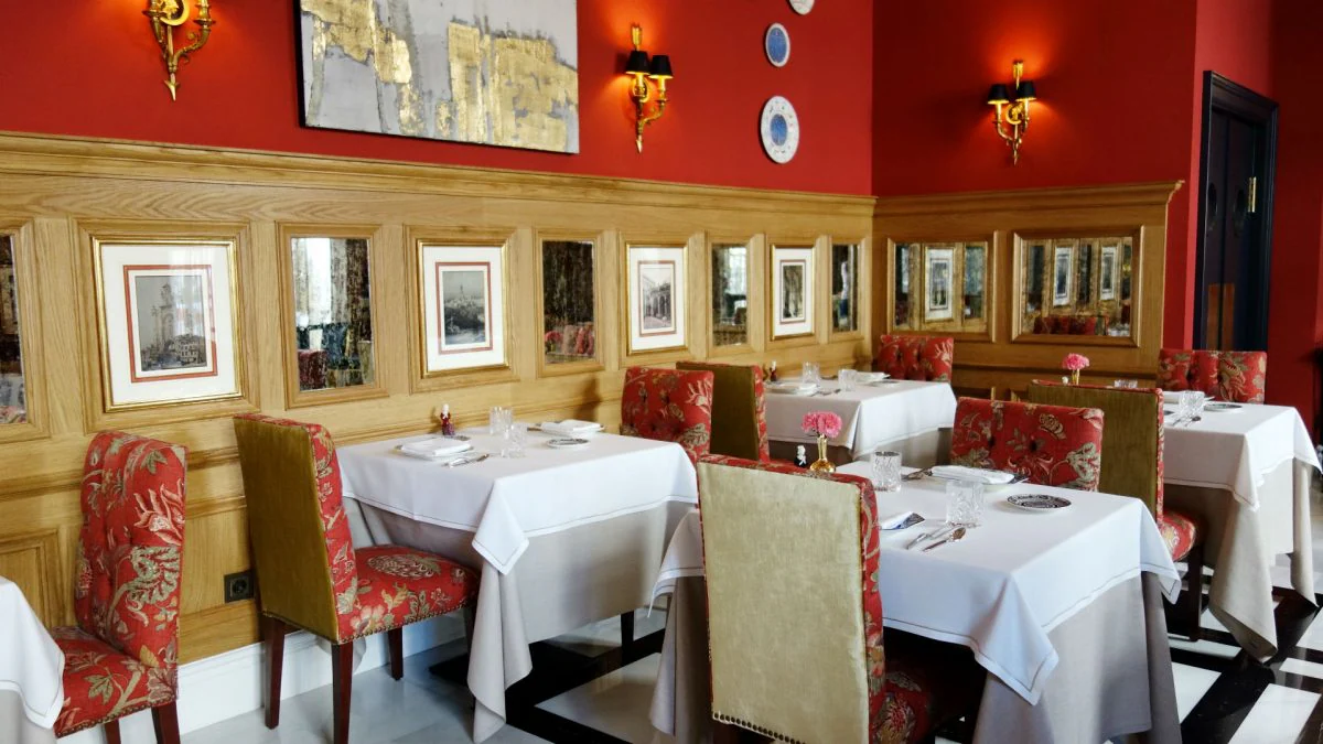 El restaurante está enclavado en el único hotel Cinco Estrellas Gran Lujo de Jerez. | G.C.