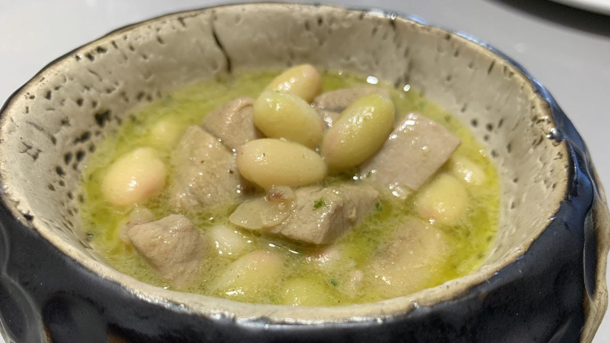 Berza de atún con atún tagarninas y puré de patatas