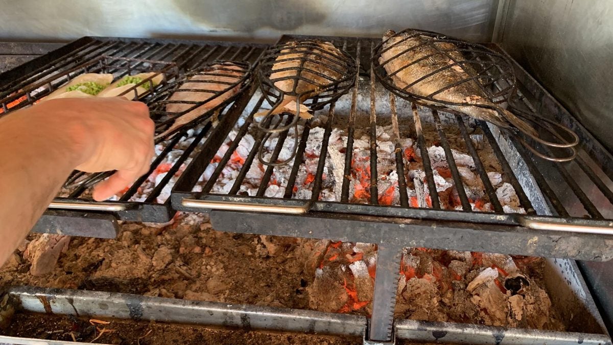 La parrilla del Restaurante Cataria acogerá una cena de Euskadiz.