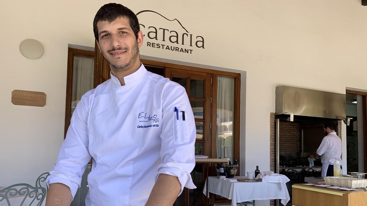 Carlos Hernández es el jefe de Cocina de Cataria.