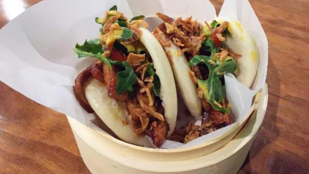 Pan bao con chicharrones de Utopía.