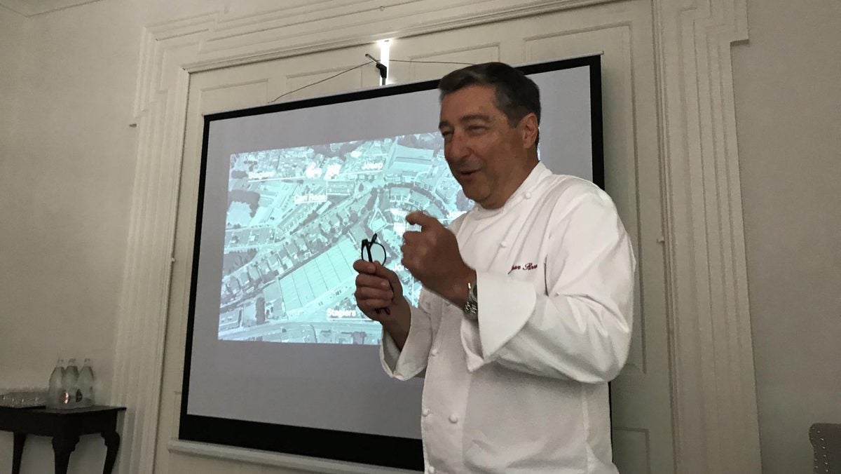 Joan Roca, durante su exposición en Universo Santi.