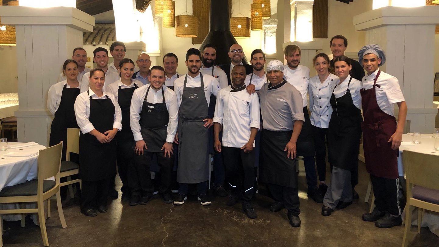 El equipo de cocina que preparó la cena en La Carboná. 