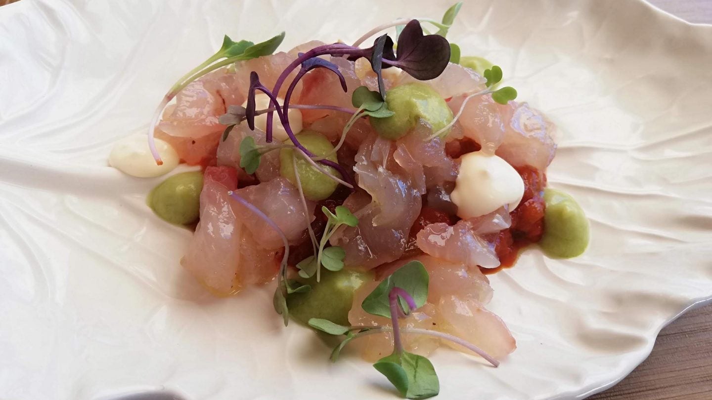 Tartar de urta a la roteña con aguacate y limón.