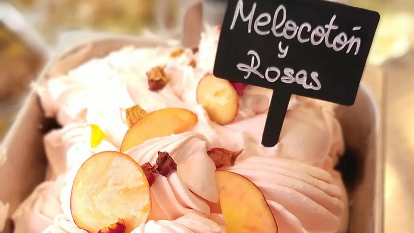 El helado de melocotón con extracto de rosas de La Cremería, una de las novedades este año.
