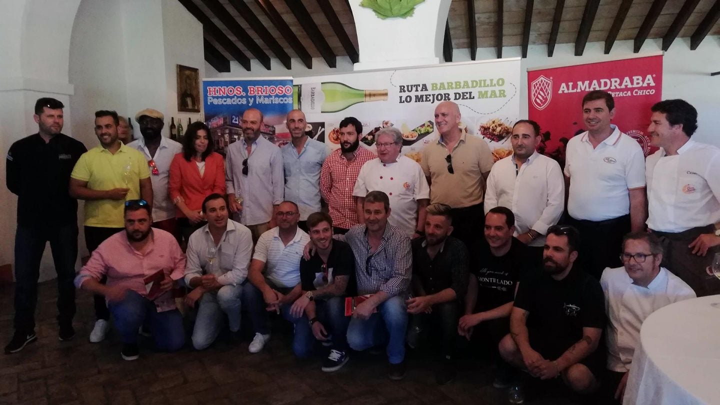 Foto de los responsables de los establecimientos participantes en Lo mejor del Mar.