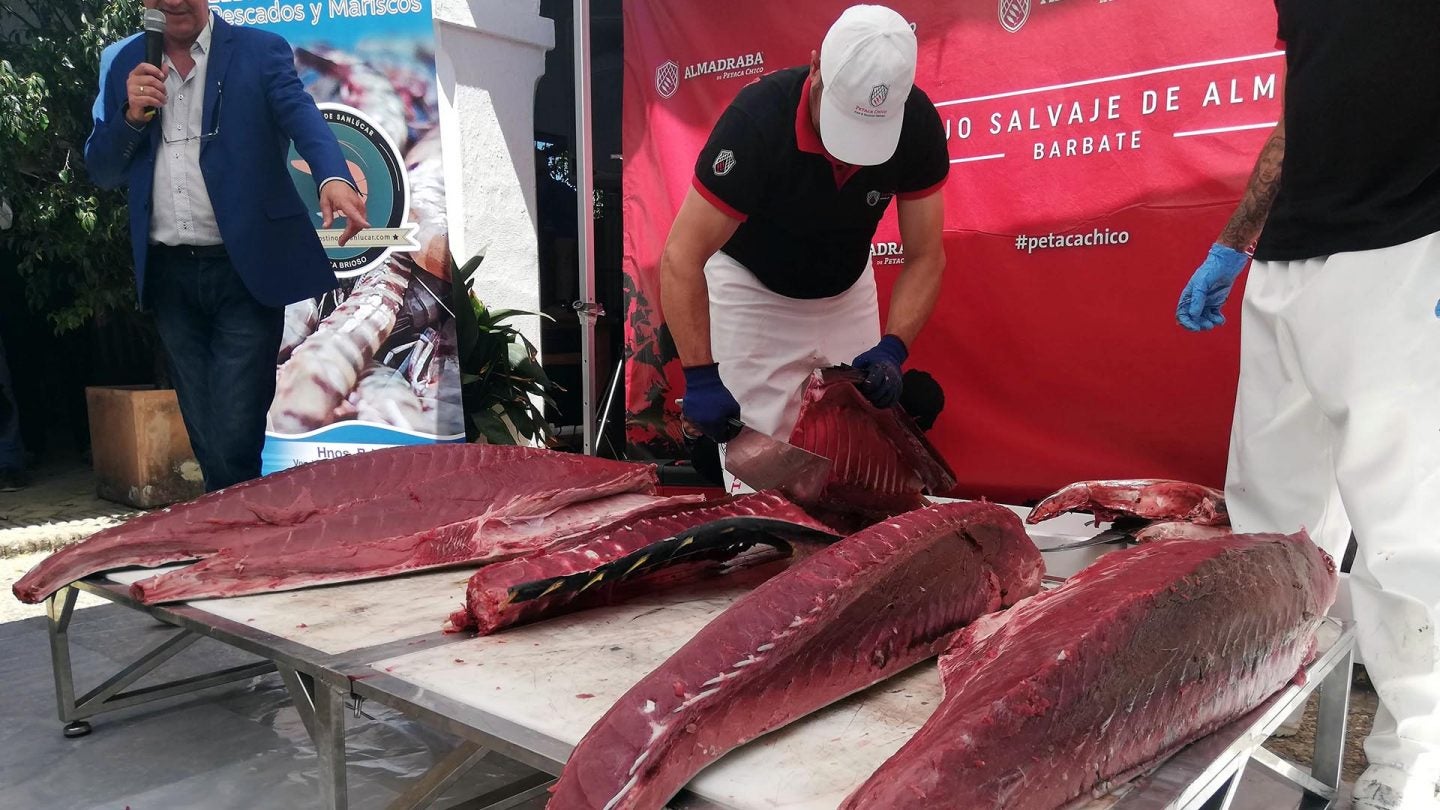 'Lo mejor del mar' se ha presentado en las bodegas Barbadillo con el ronqueo de un atún. 