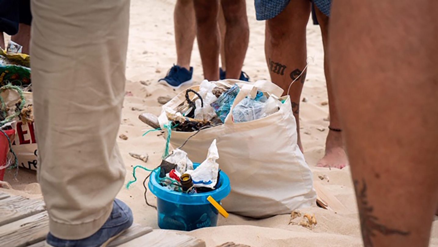 Los miembros de Aponiente y NAHU Beach realizaron una recogida de residuos. 