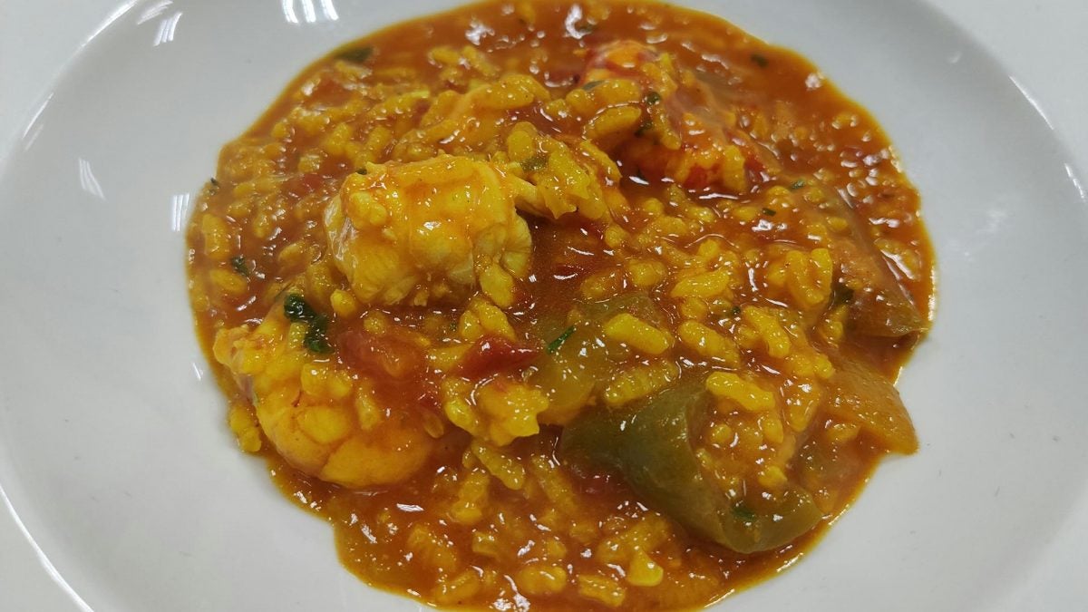 Arroz con langostinos y alistados.