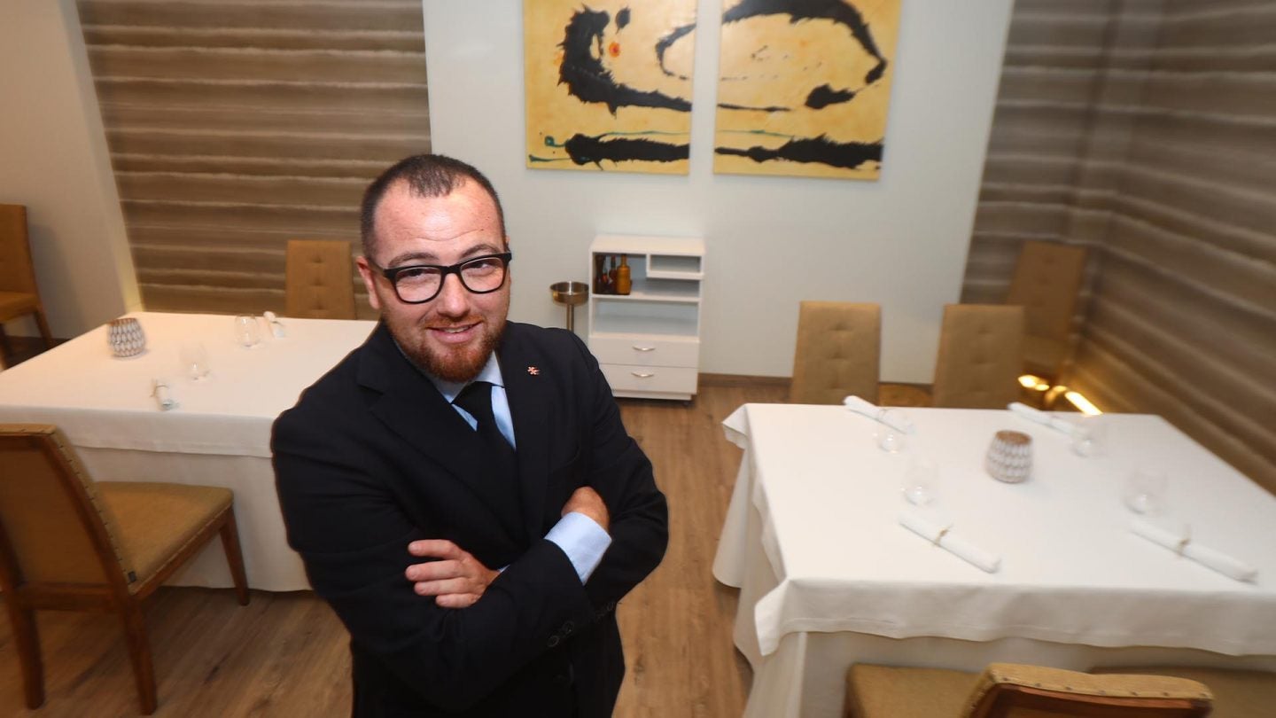 Jonatan Cantero, en la sala del Restaurante Mantúa de Jerez. | Foto: Francis Jiménez.