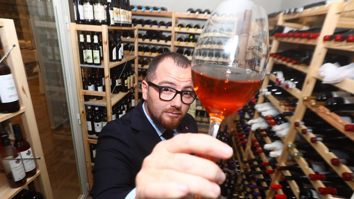 El vino es una de las pasiones de Jonatan Cantero. | Foto: Francis Jiménez