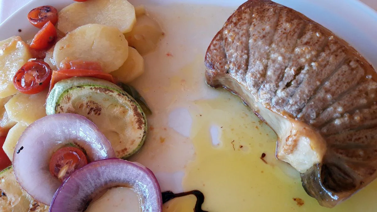 El famoso taco de atún del Restaurante La Fontanilla de Conil.