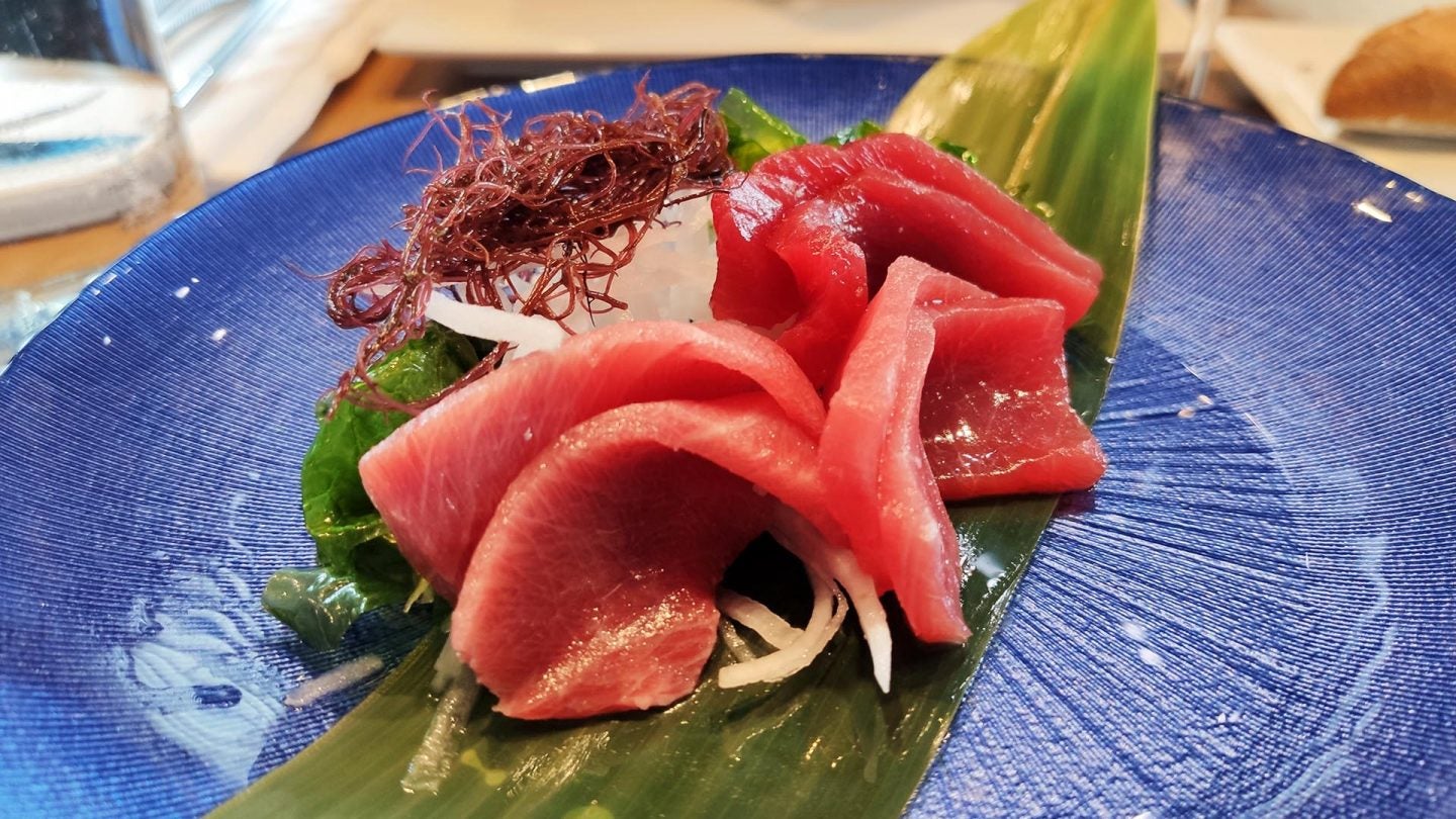 Sashimi de atún rojo.