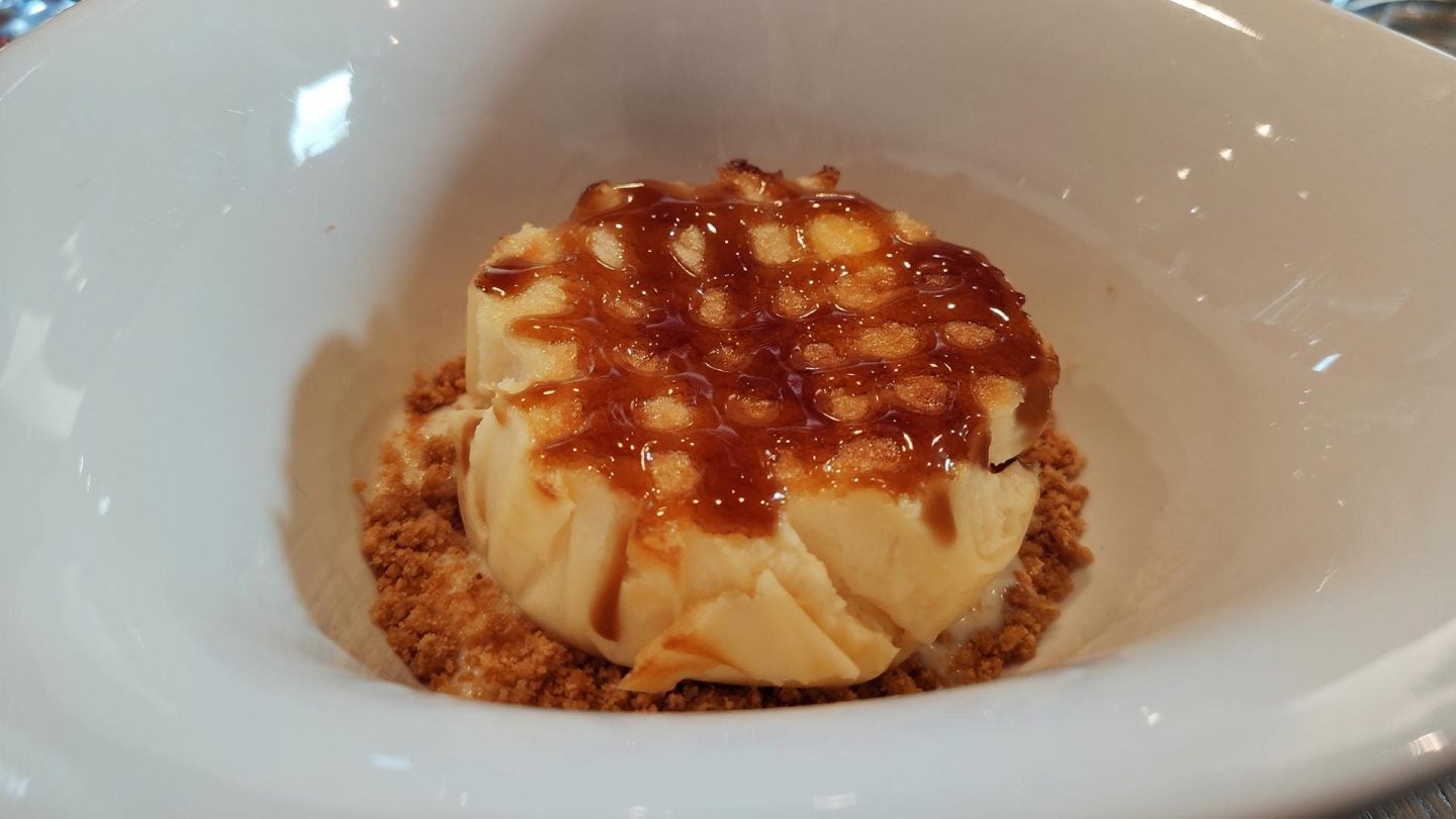 Tarta de queso payoyo y helado de leche fresca.