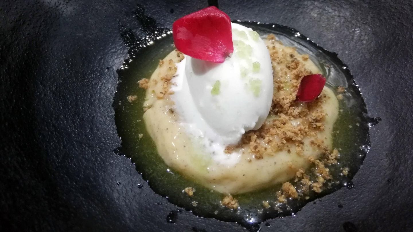 Crema de tocino de cielo con sopa de cítricos, helado de yogur y granizado de menta y limón.