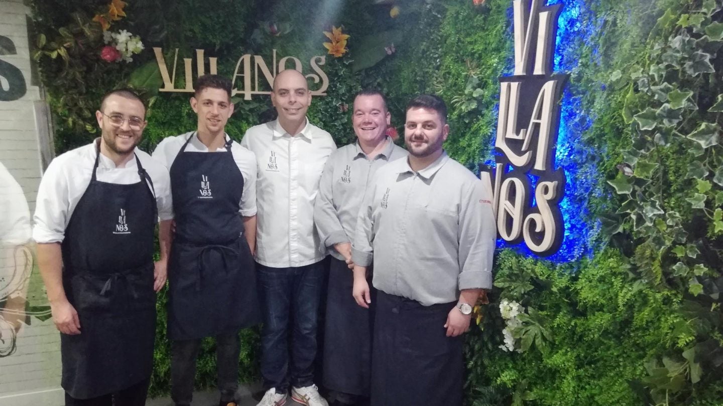 El equipo de Villanos Bistro Canalla. 