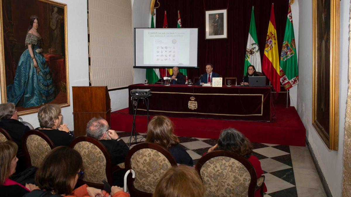 Un momento de la presentación del libro de Lola López.