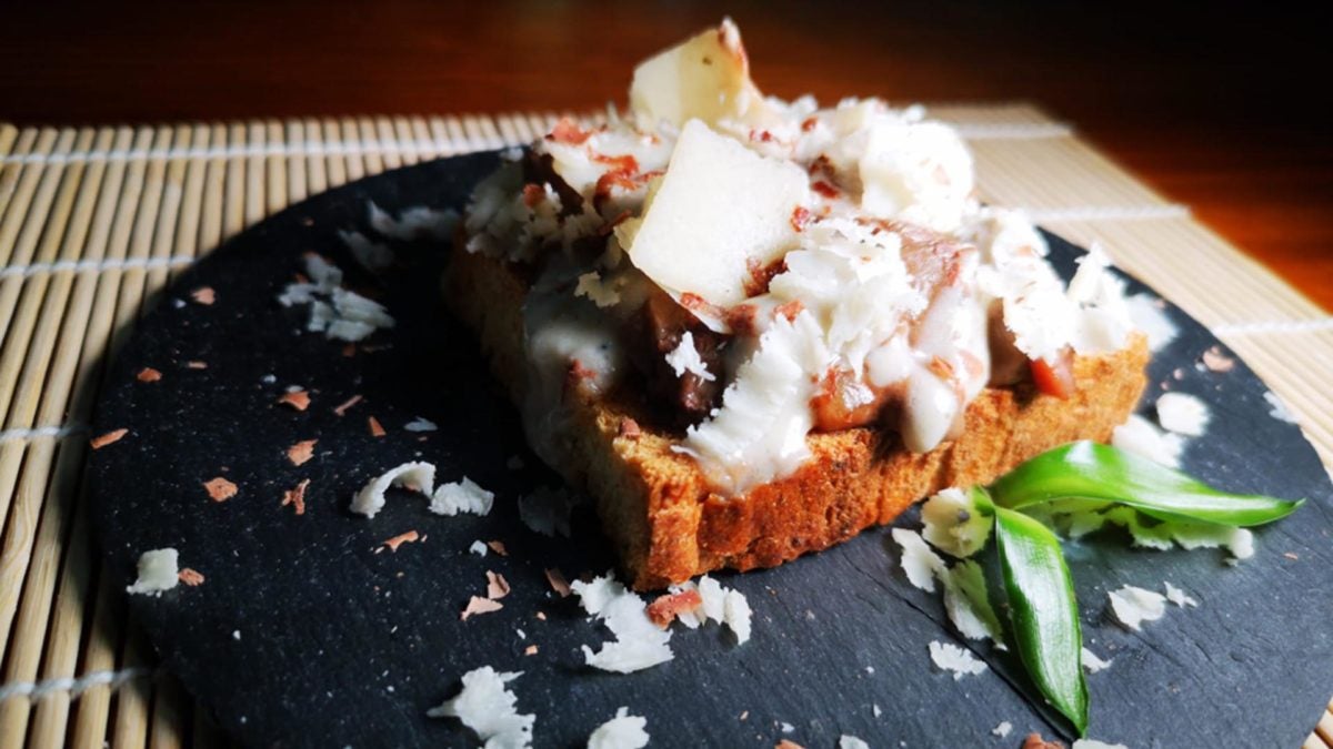 Tanque de setas de BambooBar, con setas de cardo coreano y trompeta negra con salsa de chocolate amargo y nevada de queso Grana Padano. | Foto: Cedida.